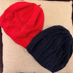 UNITED COLORS OF BENETTON TWO 2 HATS GIRLS 6-9 YEARS RED FLOWER BLUE COTTON KNIT